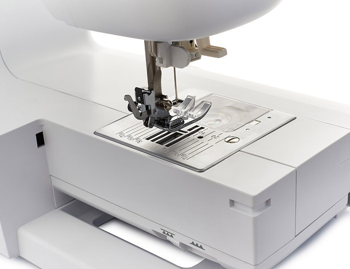Компьютерная швейная машина CHAYKA NEW WAVE 877