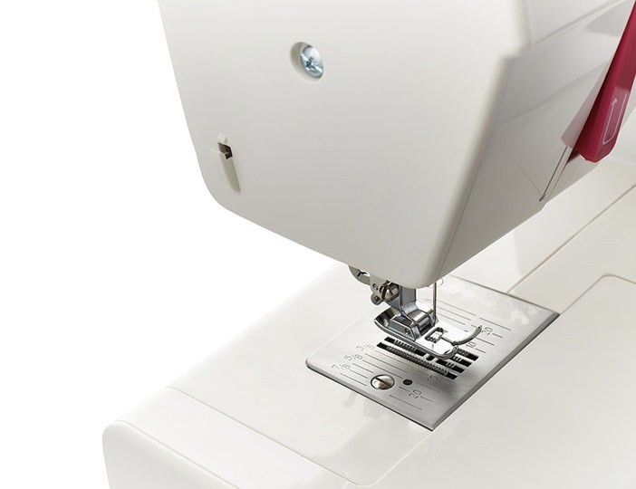 Электромеханическая швейная машина CHAYKA 145M