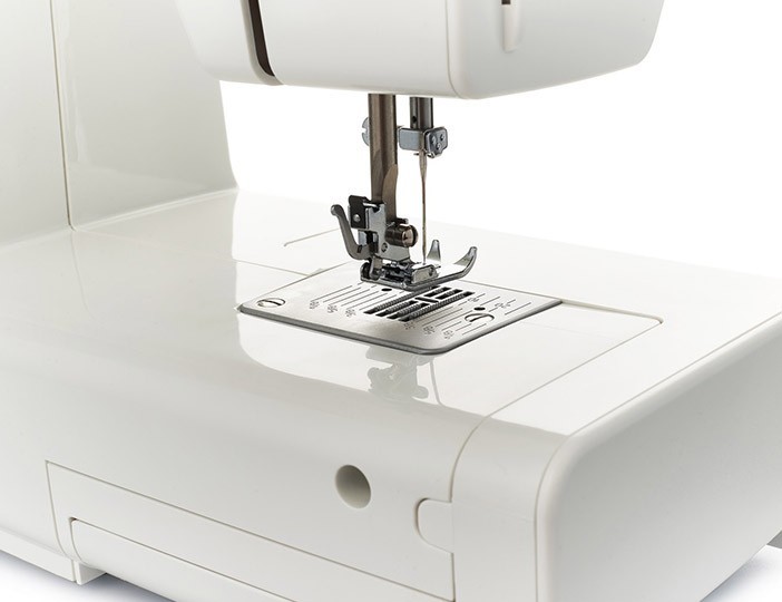 Электромеханическая швейная машина CHAYKA 145M