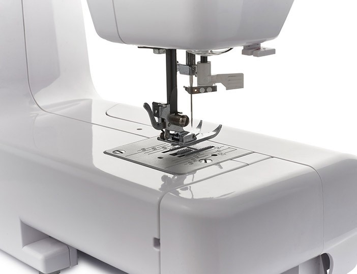 Электромеханическая швейная машина CHAYKA 325A