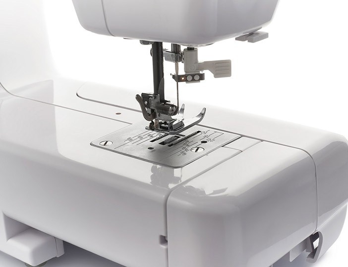 Электромеханическая швейная машина CHAYKA 425M