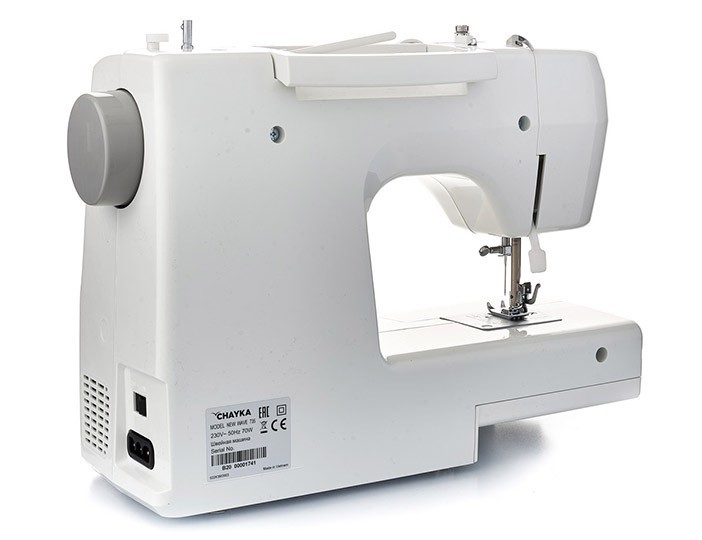 Электромеханическая швейная машина CHAYKA NEW WAVE 735
