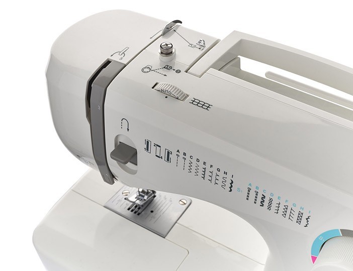 Электромеханическая швейная машина CHAYKA NEW WAVE 735