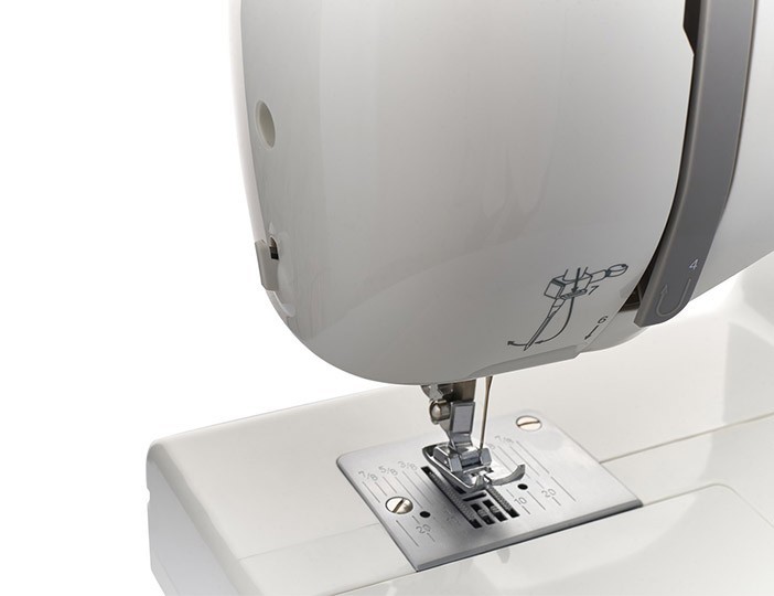 Электромеханическая швейная машина CHAYKA NEW WAVE 735