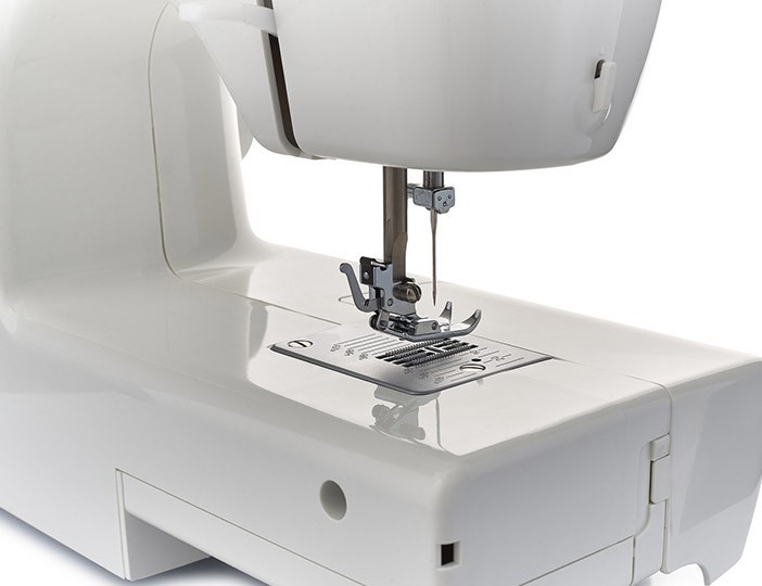 Электромеханическая швейная машина CHAYKA NEW WAVE 735