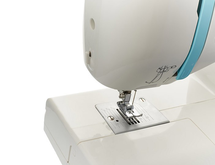 Электромеханическая швейная машина CHAYKA NEW WAVE 750