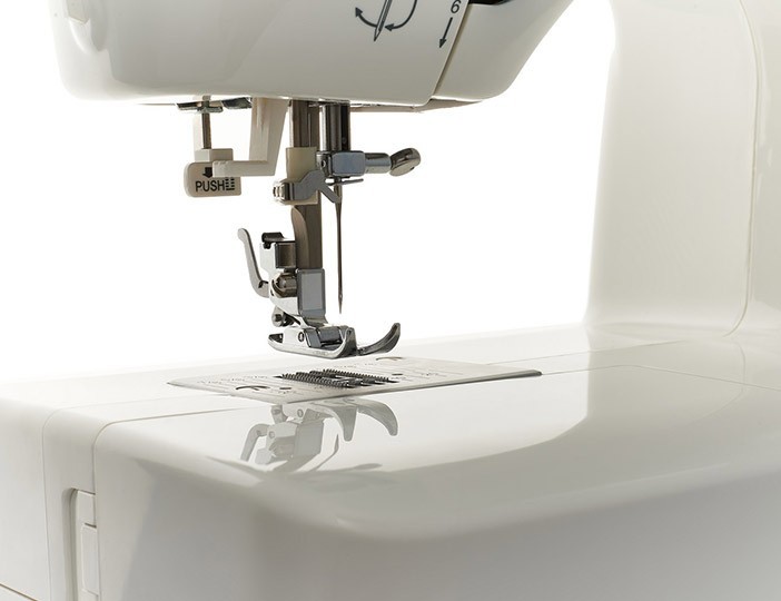 Электромеханическая швейная машина CHAYKA NEW WAVE 750