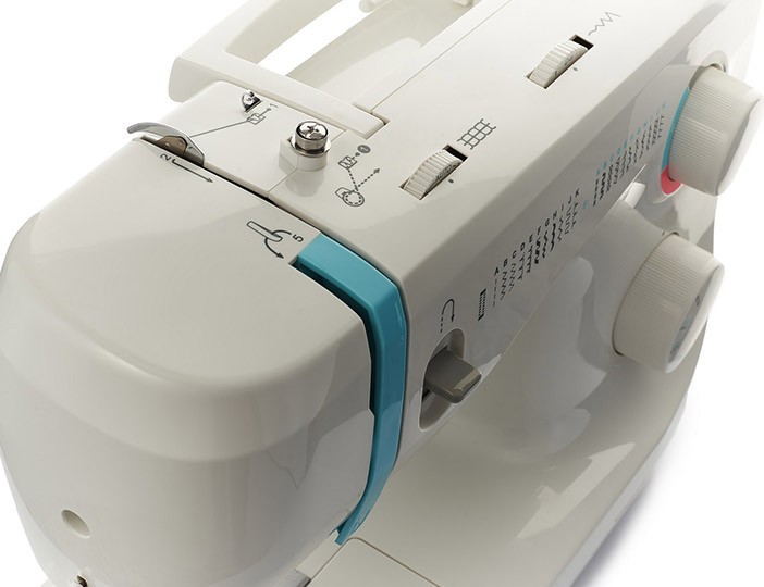 Электромеханическая швейная машина CHAYKA NEW WAVE 750