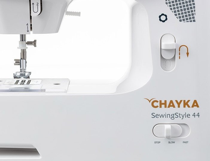 Электромеханическая швейная машинка CHAYKA SewingStyle 44